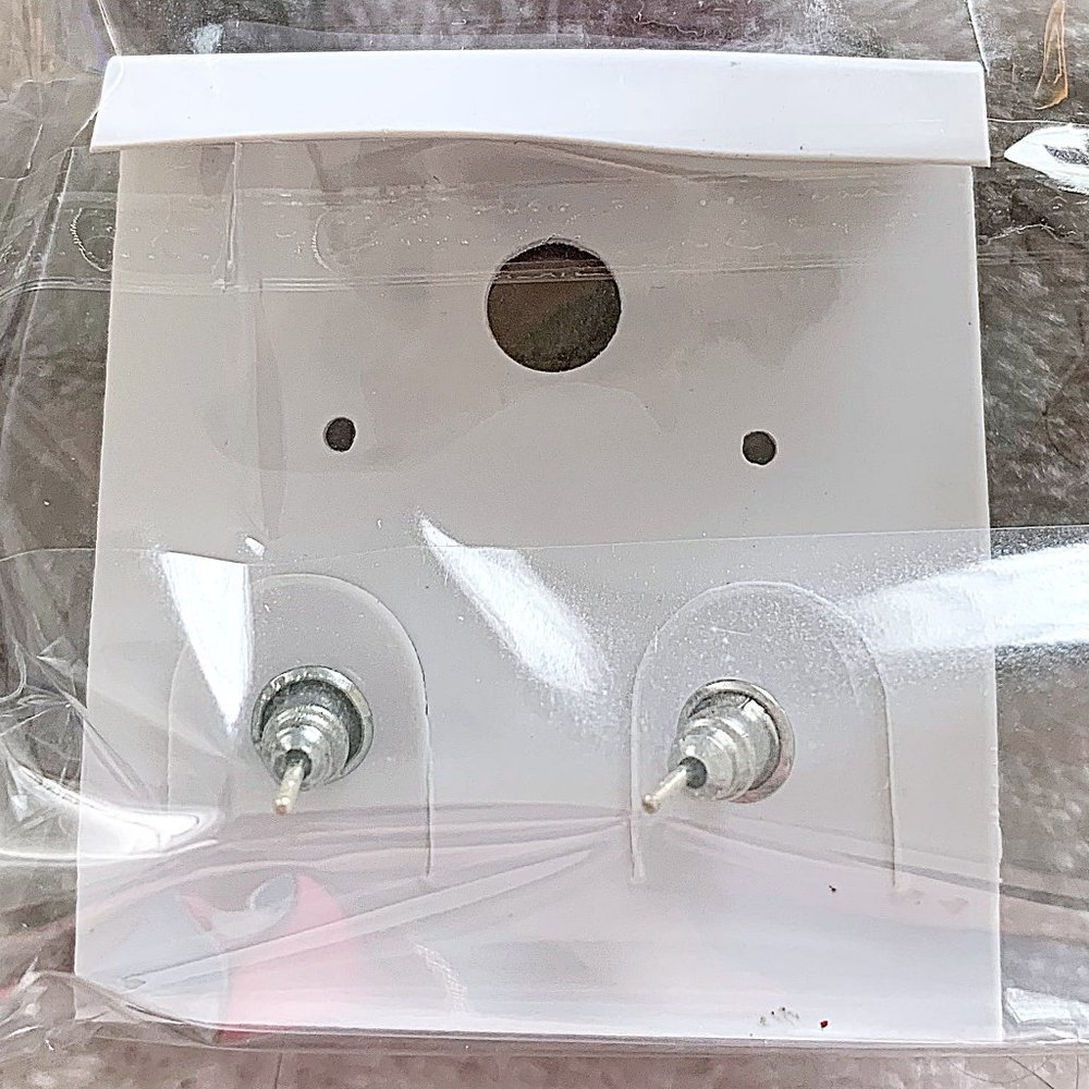 Crab & Pearl Clam Shell Asymmetrical Rhinestone Stud Earrings - Picture 4 of 4